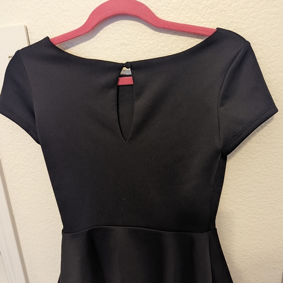 Black top - Picture 3 of 3